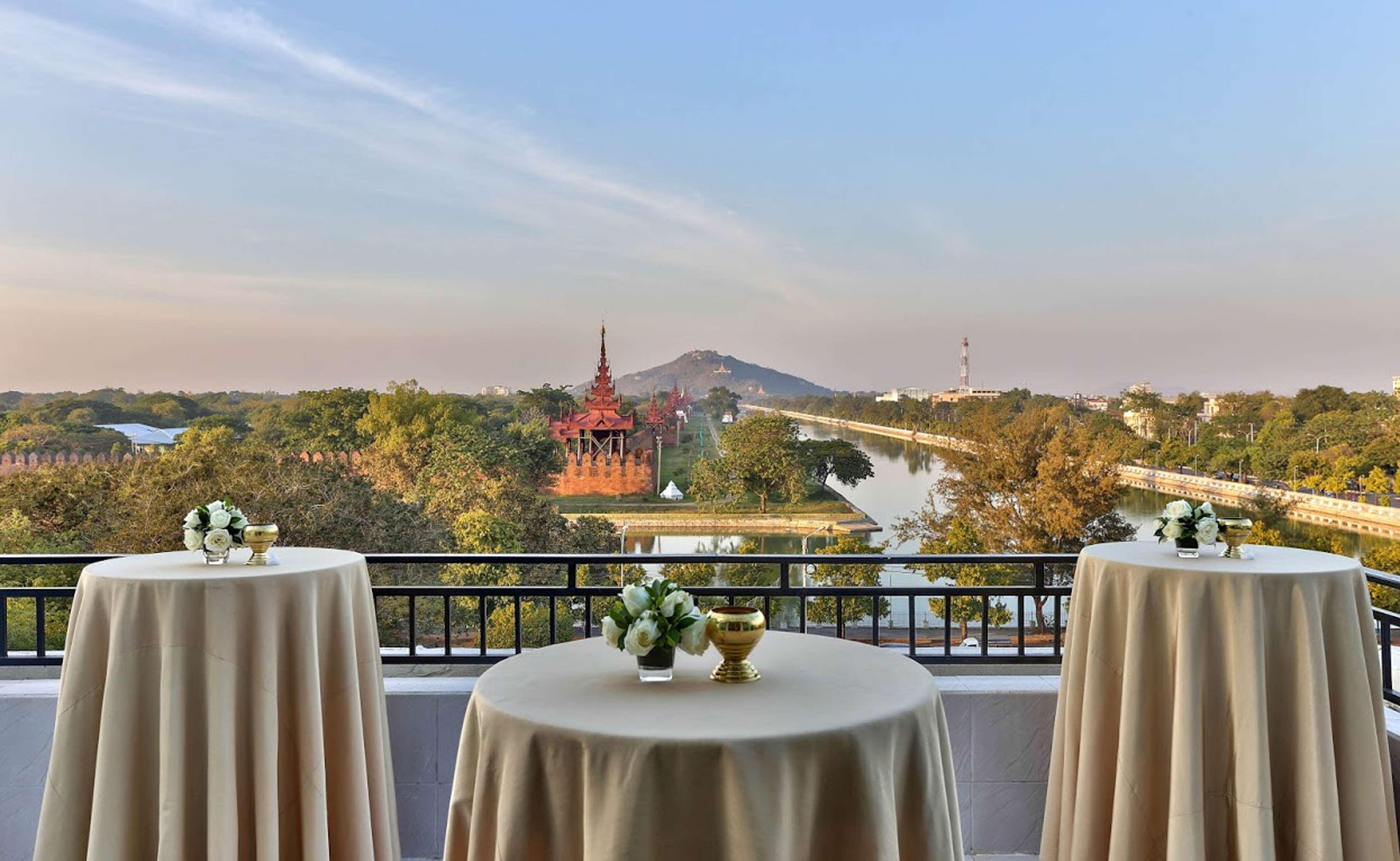 Hilton Mandalay Hotel Ngoại thất bức ảnh