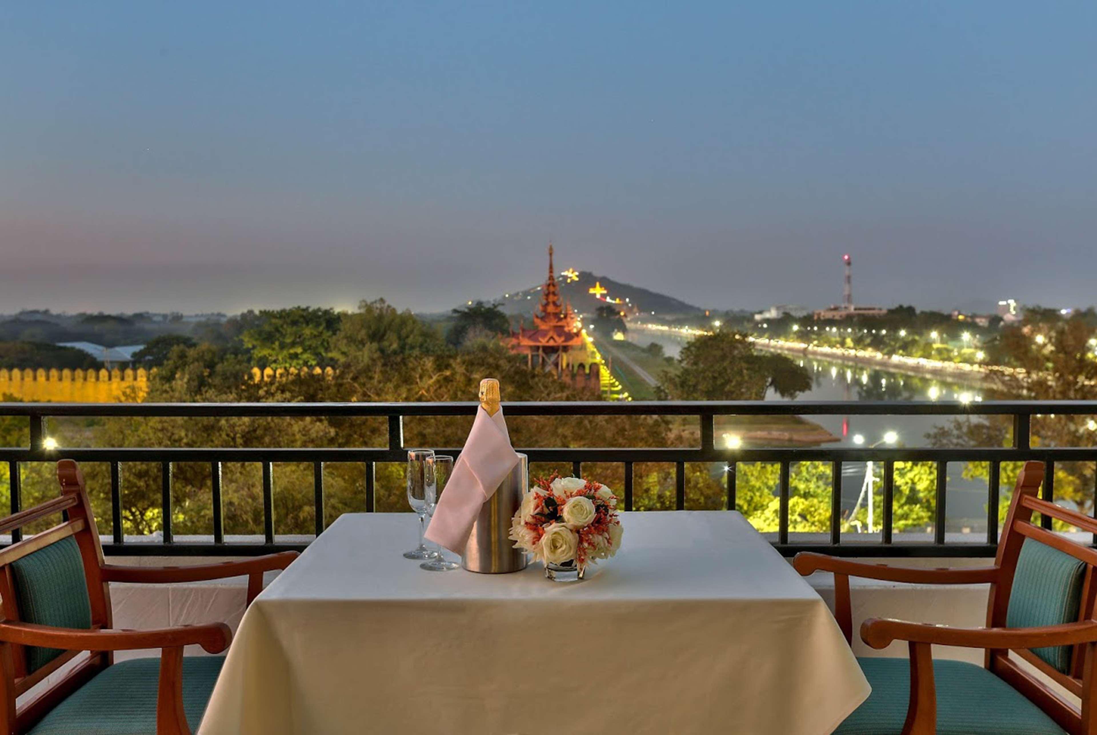Hilton Mandalay Hotel Ngoại thất bức ảnh