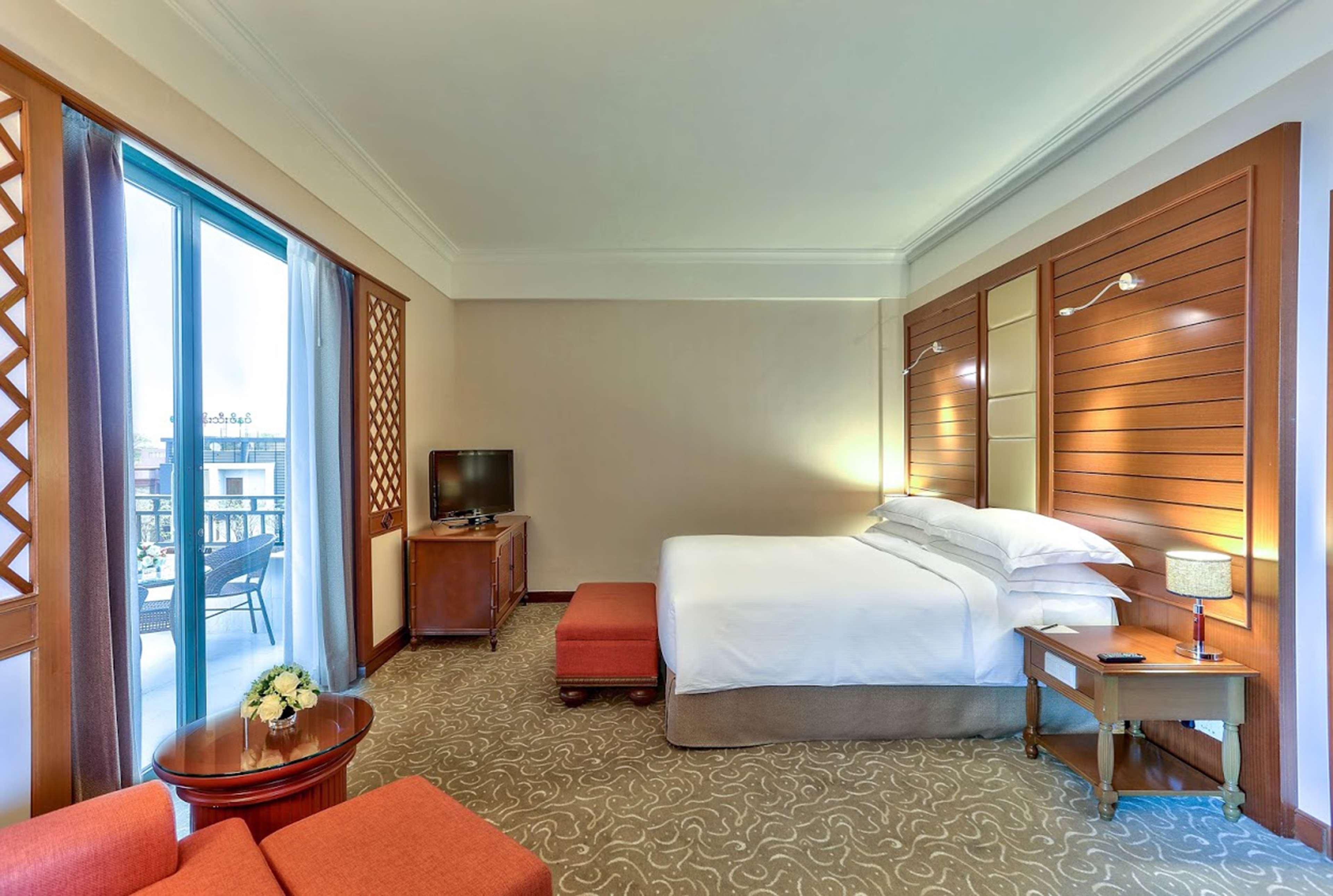 Hilton Mandalay Hotel Ngoại thất bức ảnh