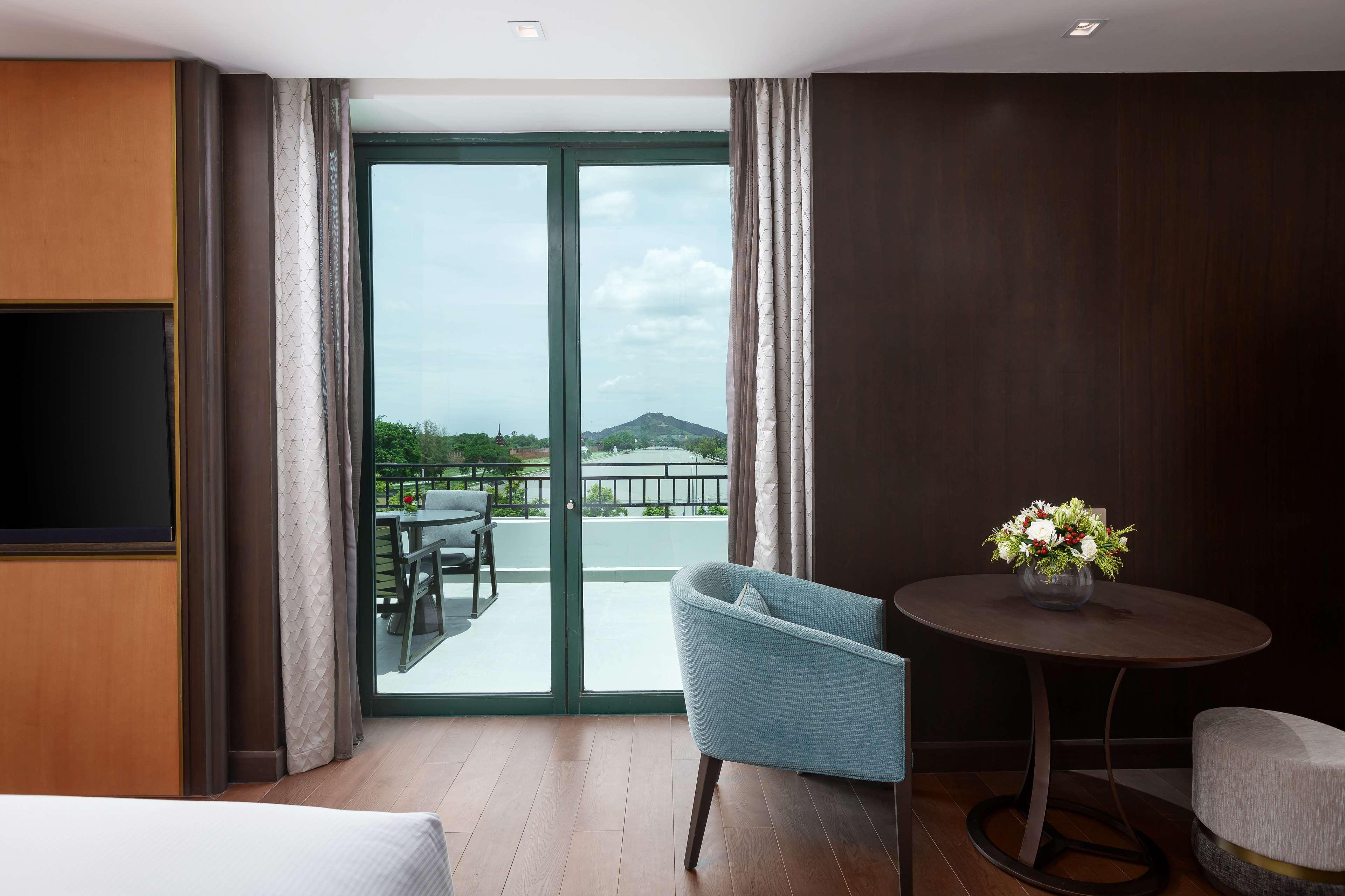 Hilton Mandalay Hotel Ngoại thất bức ảnh